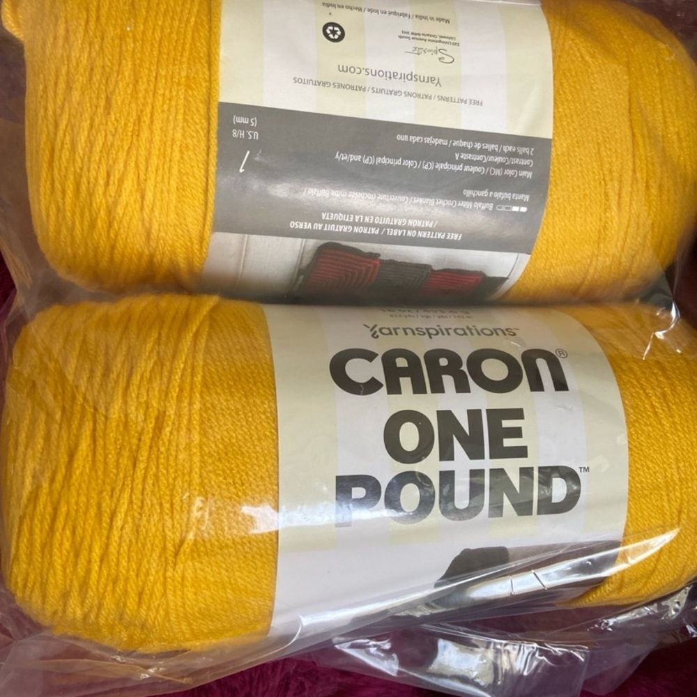 Caron jumbo yarn
2 skeins 
Color sunflower 
16oz/453.6g
812 yds 742m